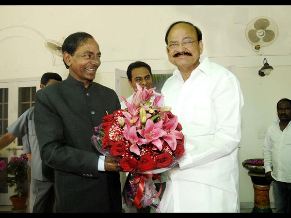 కేంద్రమంత్రులతో కేసీఆర్ కేంద్రమంత్రులతో కేసీఆర్