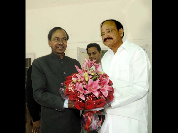 కేంద్రమంత్రులతో కేసీఆర్ కేంద్రమంత్రులతో కేసీఆర్