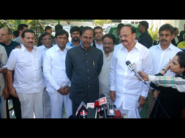 కేంద్రమంత్రులతో కేసీఆర్ కేంద్రమంత్రులతో కేసీఆర్