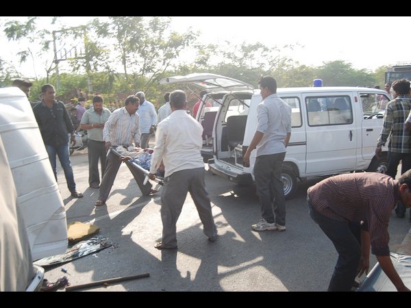  ఆటోను ఢీకొన్న లారీ, 6గురు దుర్మరణం
