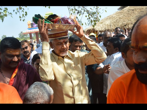 అమ్మవారికి పట్టువస్త్రాలు