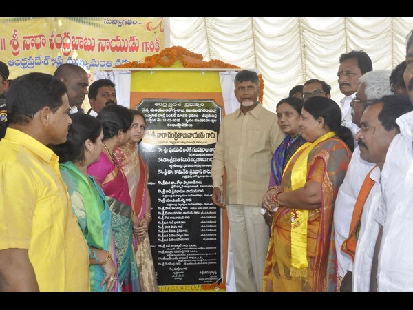 ఆస్పత్రి భవనానికి పునాది రాయి