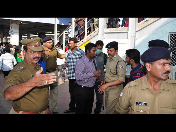  సికింద్రాబాద్ స్టేషన్‌లో పోలీసుల స్పెషల్ డ్రైవ్