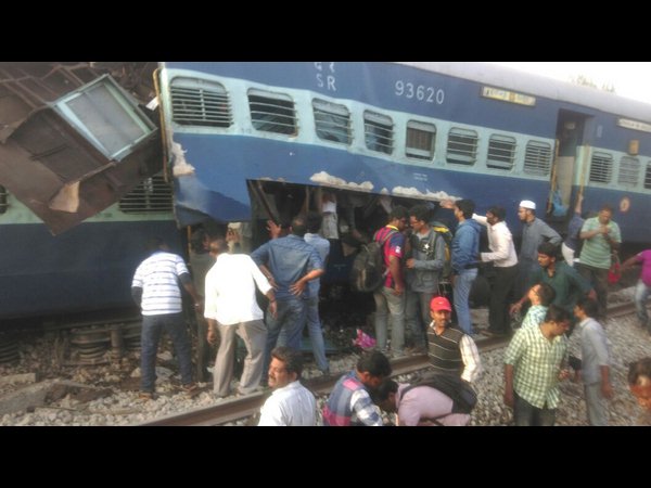  పట్టాలు తప్పిన బెంగుళూరు-ఎర్నాకుళం రైలు 