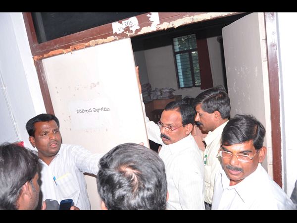 నచ్చజెప్పారు...