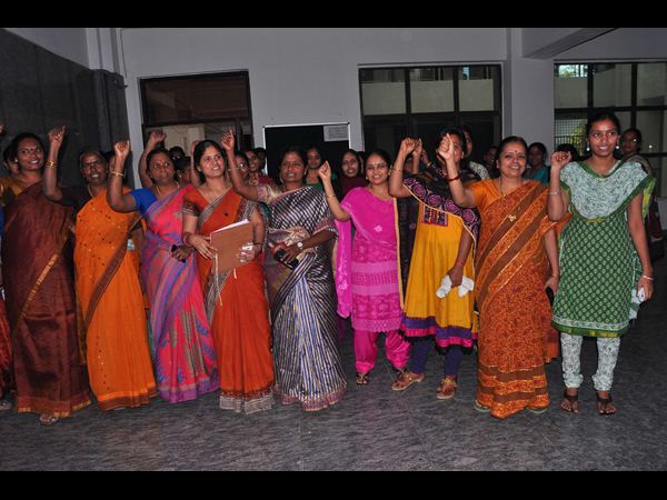 ఫైళ్లు, రికార్డులు ఇవ్వడం లేదు