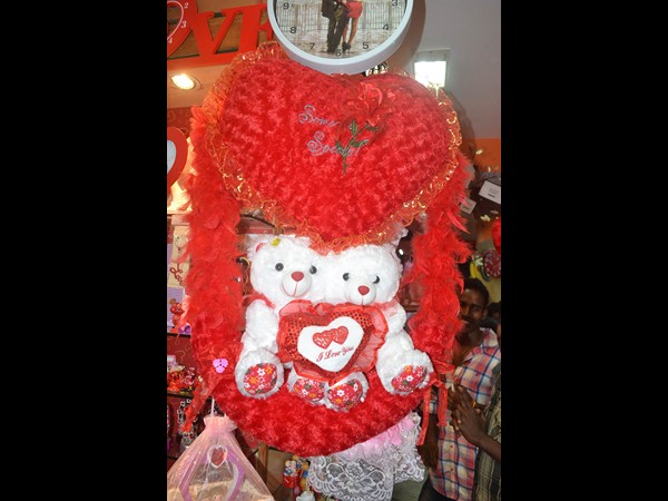 ప్రేమికుల రోజు స్పెషల్