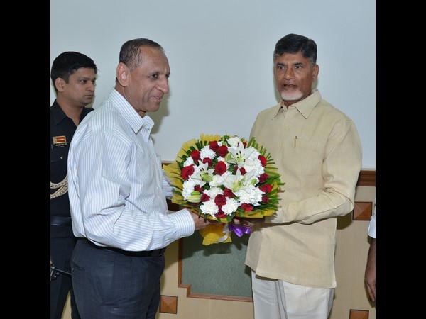 గవర్నర్ వద్ద చంద్రబాబు