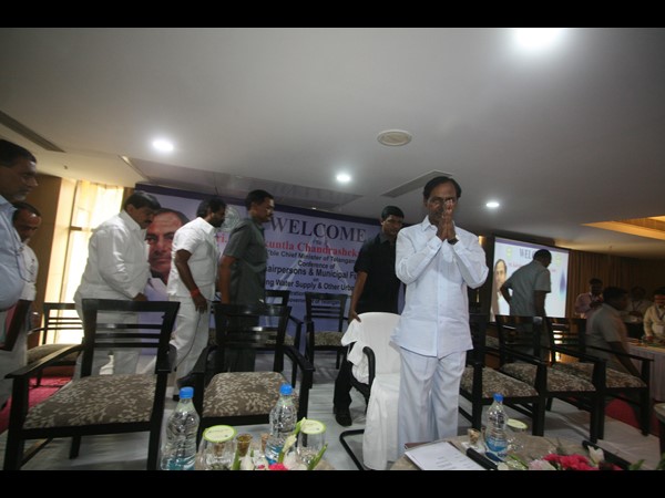 కేసీఆర్ సమీక్ష: స్వచ్ఛభారత్తో పట్టణాలు అభివృద్ధి కేసీఆర్ సమీక్ష: స్వచ్ఛభారత్తో పట్టణాలు అభివృద్ధి