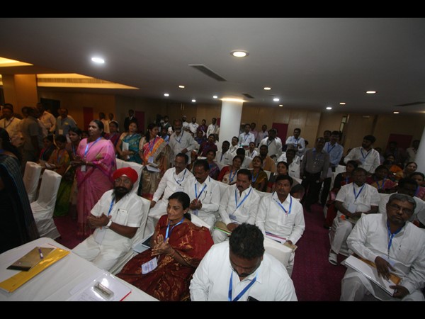 కేసీఆర్ సమీక్ష: స్వచ్ఛభారత్తో పట్టణాలు అభివృద్ధి కేసీఆర్ సమీక్ష: స్వచ్ఛభారత్తో పట్టణాలు అభివృద్ధి