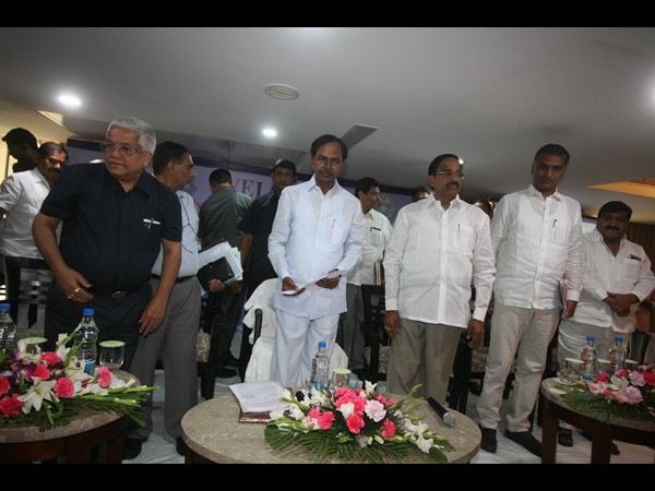 కేసీఆర్ సమీక్ష: స్వచ్ఛభారత్తో పట్టణాలు అభివృద్ధి కేసీఆర్ సమీక్ష: స్వచ్ఛభారత్తో పట్టణాలు అభివృద్ధి