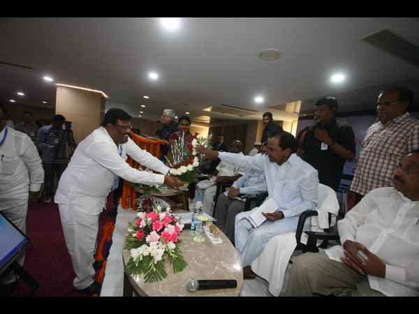 తెలంగాణ ఫోటానిక్ వ్యాలీ నిర్మాణానికి కుదిరిన ఒప్పందం తెలంగాణ ఫోటానిక్ వ్యాలీ నిర్మాణానికి కుదిరిన ఒప్పందం