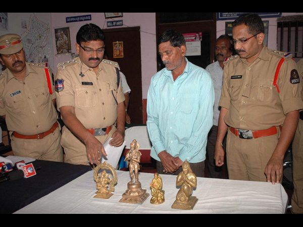 నిందితుల అరెస్ట్