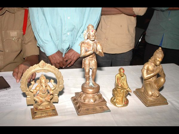 విగ్రహాలు స్వాధీనం
