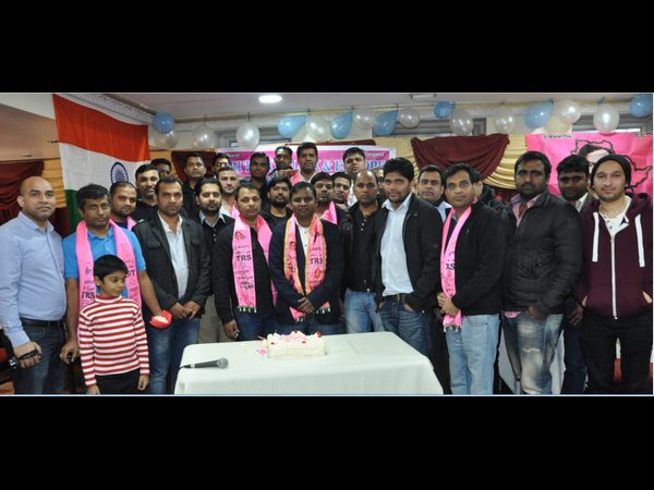  విదేశాల్లో ఘనంగా కెసిఆర్ జన్మదిన వేడుకలు