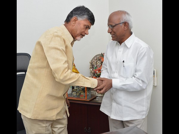  పీలేరు మాజీ ఎమ్మెల్యే శ్రీనాథ్ రెడ్డి సీఎం చంద్రబాబుతో భేటీ