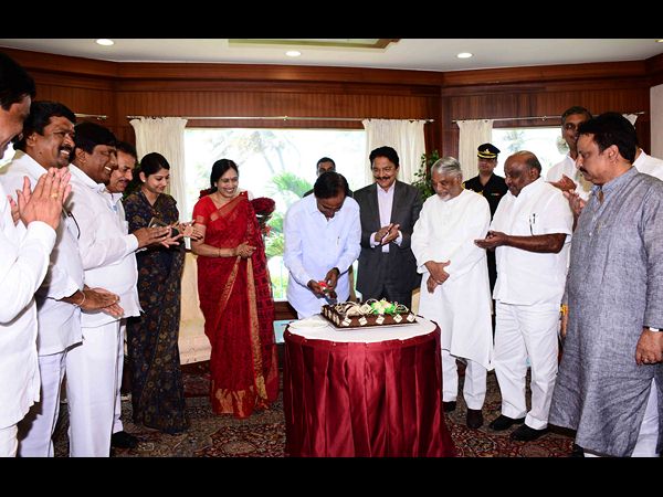 కేసీఆర్ కేసీఆర్