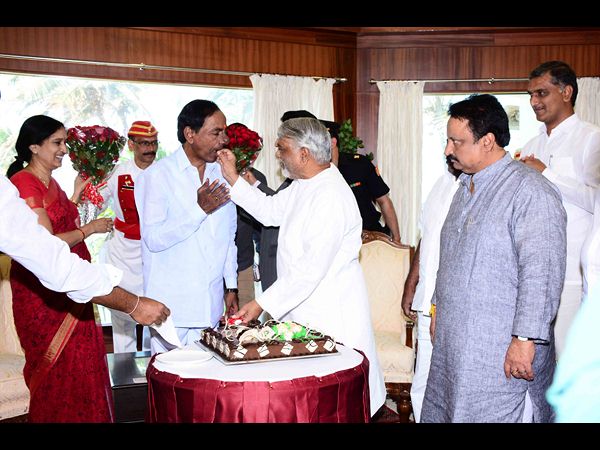 కేసీఆర్ కేసీఆర్
