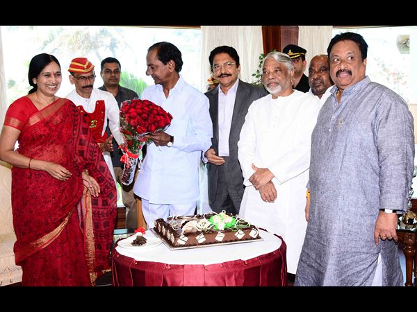 కేసీఆర్ కేసీఆర్