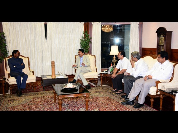 విద్యాసాగర్ రావుతో భేటీ