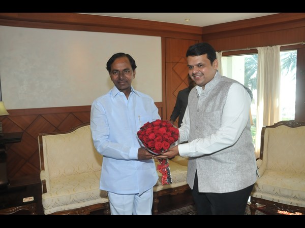 కెసిఆర్-ఫడ్నవీస్ కెసిఆర్-ఫడ్నవీస్