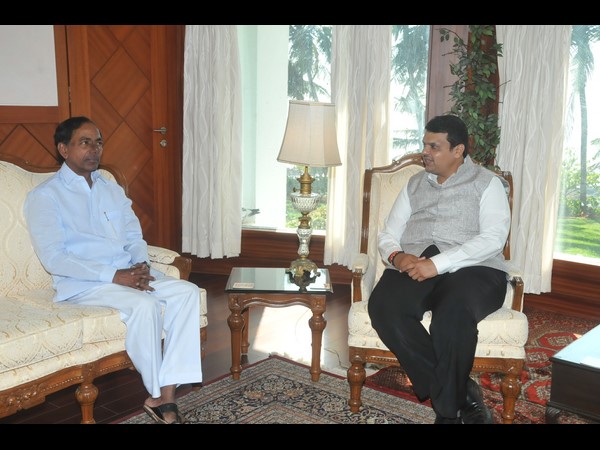 కెసిఆర్-ఫడ్నవీస్ కెసిఆర్-ఫడ్నవీస్