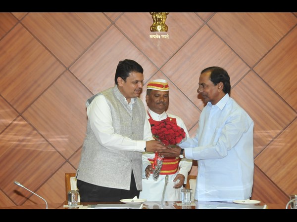 కెసిఆర్-ఫడ్నవీస్ కెసిఆర్-ఫడ్నవీస్