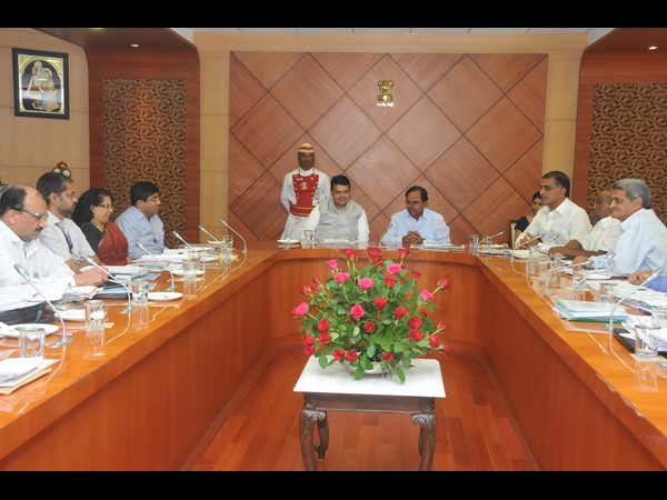 కెసిఆర్-ఫడ్నవీస్ కెసిఆర్-ఫడ్నవీస్