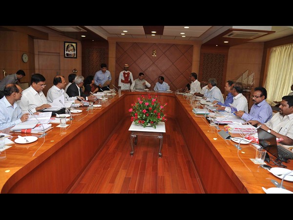 కెసిఆర్-ఫడ్నవీస్ కెసిఆర్-ఫడ్నవీస్