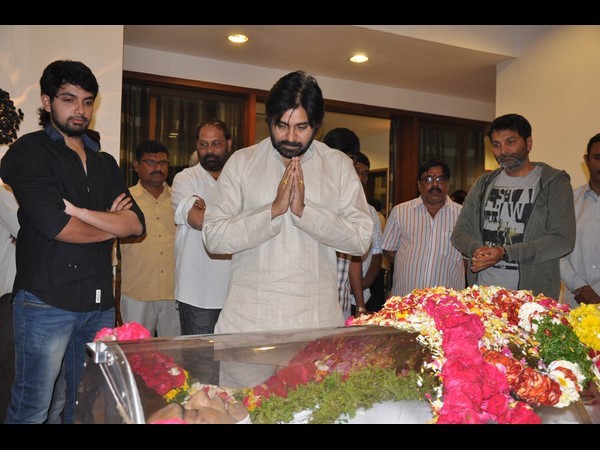 పవన్ నివాలి