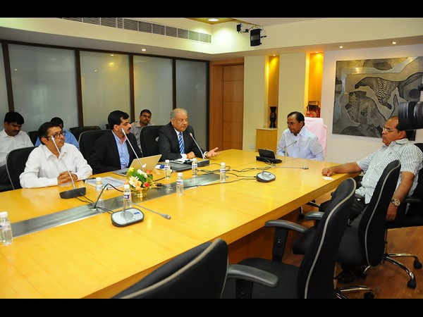 కెసిఆర్‌తో జిందాల్ ప్రతినిధులు