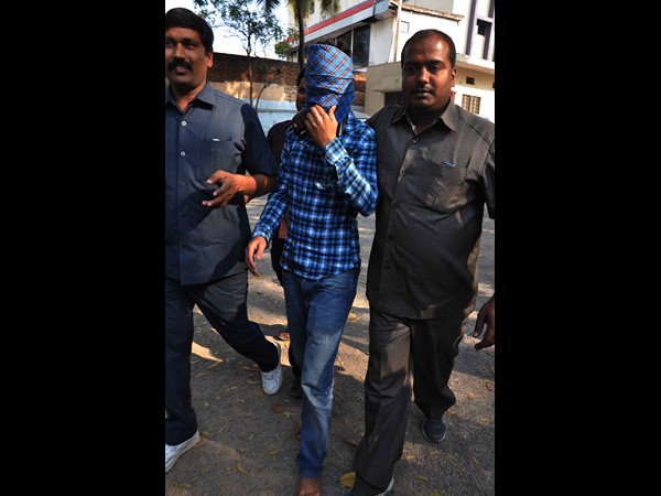 ఖలీఫా అరెస్ట్