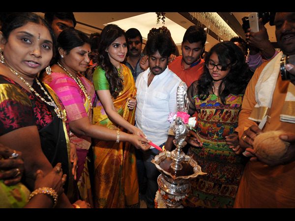 జ్యోతి ప్రజ్వలనం చేశారు..