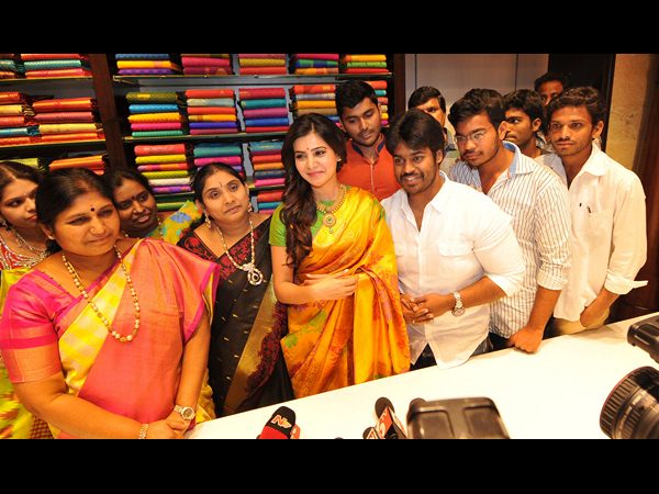 దుస్తులను చూసి...