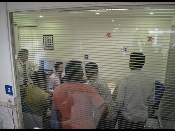  పట్టపగలే బ్యాంకు ఎదుట రూ. 6లక్షలు చోరీ