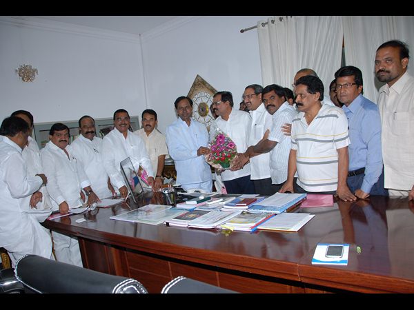 కేసీఆర్, దేవీ ప్రసాద్