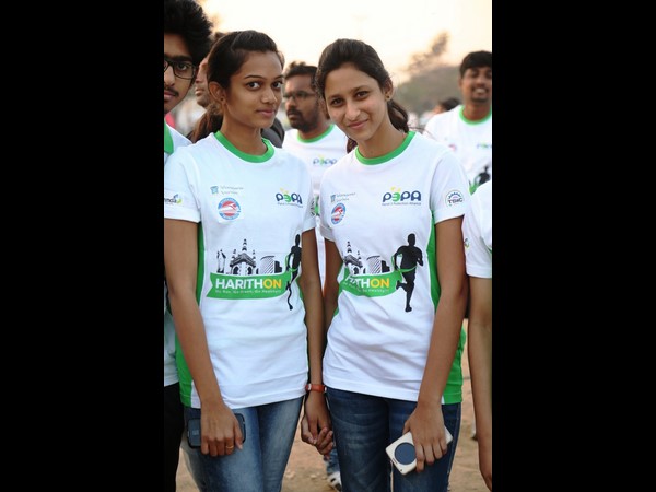  జెండా ఊపిన కవిత, విదేశీయుల డ్యాన్స్