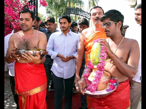 వైయస్ జగన్