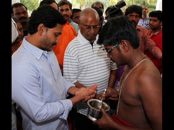 వైయస్ జగన్