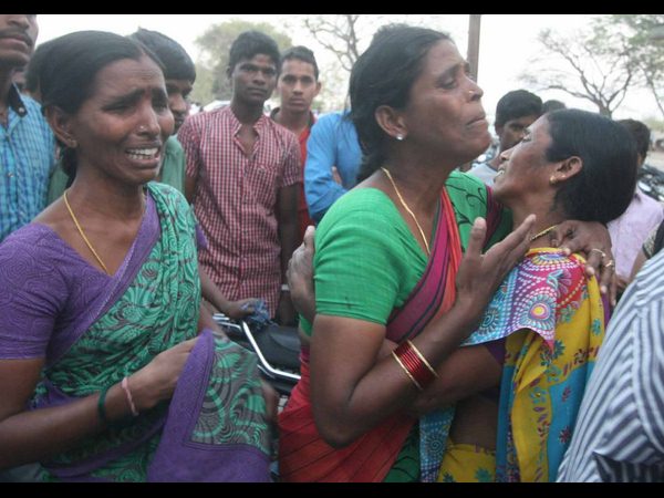 బంధువుల రోదనలు