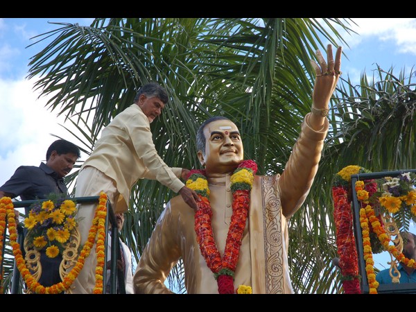 ఎన్టీఆర్ విగ్రహావిష్కరణ