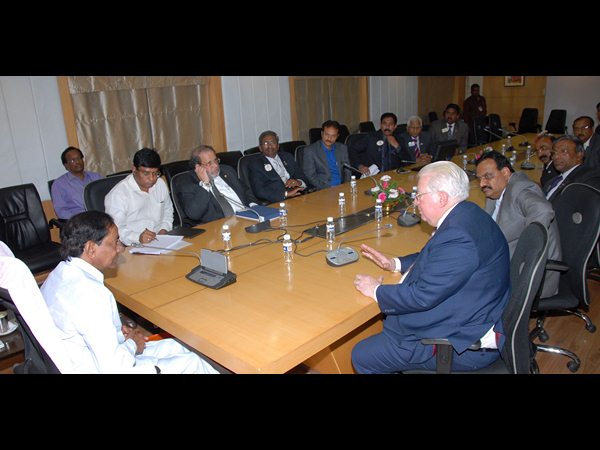 సిఎంతో లయన్స్ క్లబ్ ప్రతినిధులు