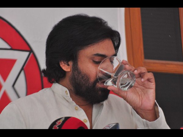 నీళ్లు తాగుతూ...