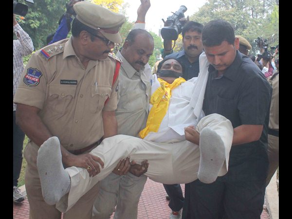  టీడీపీ ధర్నా