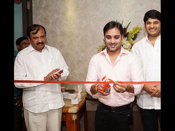 తరుణ్ చేతుల మీదగా 'ఫ్లేవర్స్ ఆఫ్ చైనా' తరుణ్ చేతుల మీదగా 'ఫ్లేవర్స్ ఆఫ్ చైనా'