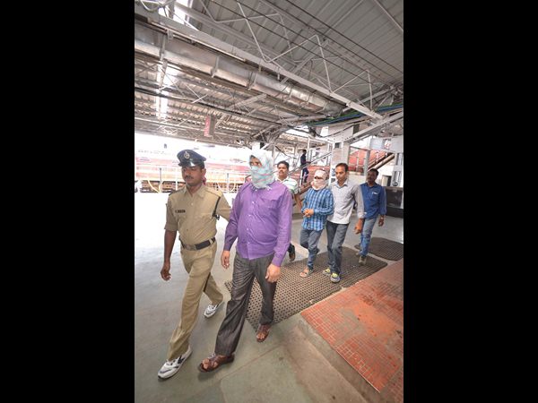 రైళ్లలో కేటుగాళ్లు