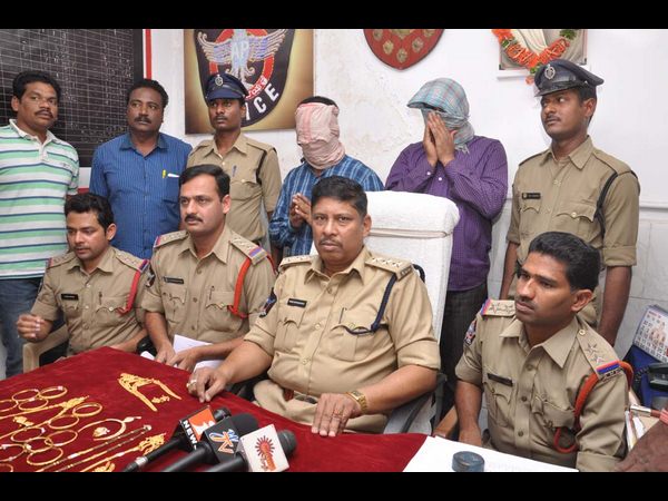 రైళ్లలో కేటుగాళ్లు