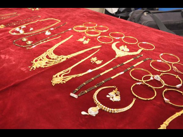 రైళ్లలో కేటుగాళ్లు