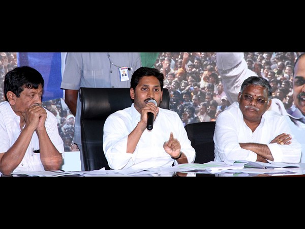 మీడియాతో జగన్