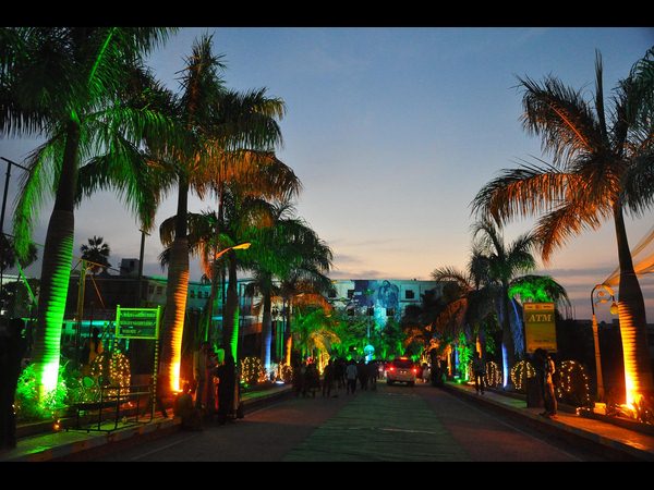  అతిథిగా మంత్రి, ఊర్రూతలూగించిన విద్యార్ధినిలు